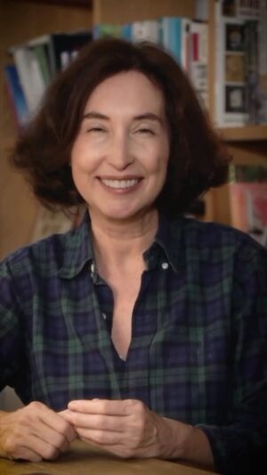 Elsa Punset Instagram - Hoy quería responder a una pregunta que me ha enviado Mónica:
“¿Qué destacarías de Alas para volar?”
Diría que este libro es, sobre todo, una invitación a escucharte, a cuidarte, a dejar atrás lo que pesa… y a abrir espacio para lo que de verdad quieres vivir. 💚
Es un libro escrito desde la vida real: las dudas, los miedos, las pequeñas alegrías, las señales que nos guían y esos momentos en los que entendemos algo importante de nosotros mismos.
Gracias, Mónica, por la pregunta. Y gracias a todos los que estáis leyendo estas páginas con tanta sensibilidad. ✨