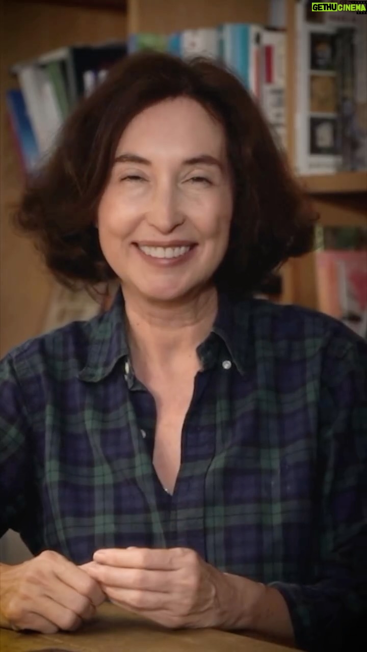 Elsa Punset - 0.9K Likes - Hoy quería responder a una pregunta que me ha enviado Mónica:
“¿Qué destacarías de Alas para volar?”
Diría que este libro es, sobre todo, una invitación a escucharte, a cuidarte, a dejar atrás lo que pesa… y a abrir espacio para lo que de verdad quieres vivir. 💚

Es un libro escrito desde la vida real: las dudas, los miedos, las pequeñas alegrías, las señales que nos guían y esos momentos en los que entendemos algo importante de nosotros mismos.

Gracias, Mónica, por la pregunta. Y gracias a todos los que estáis leyendo estas páginas con tanta sensibilidad. ✨