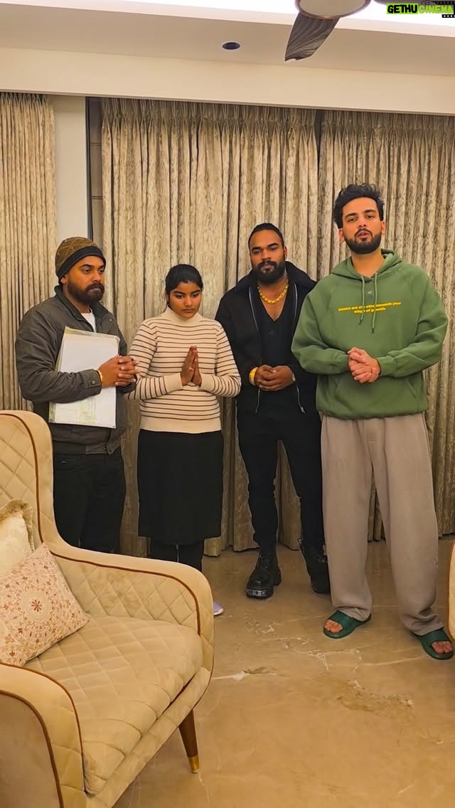 Elvish Yadav - 4.4 Million Likes - आज इस परिवार को आप सबकी जरूरत है और सब मिलकर इस बच्चे की मदद करे🙏🏻
.
.
.
#elvishyadav #elvisharmy #jjcommunication