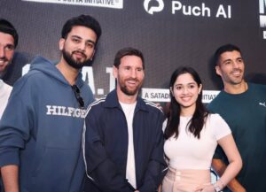 Elvish Yadav Instagram - We met Messi!! What an amazing day✨ Welcome to India 🇮🇳 So much love❤️
Special Thanks To @officialpuch.ai 😊❤️
.
.
.
#elvishyadav #jannatzubair #elvisharmy #messi #messiindiatour