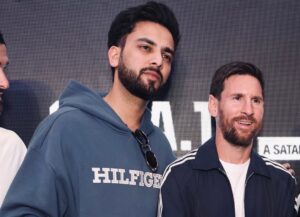 Elvish Yadav Instagram - We met Messi!! What an amazing day✨ Welcome to India 🇮🇳 So much love❤️
Special Thanks To @officialpuch.ai 😊❤️
.
.
.
#elvishyadav #jannatzubair #elvisharmy #messi #messiindiatour