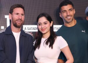 Elvish Yadav Instagram - We met Messi!! What an amazing day✨ Welcome to India 🇮🇳 So much love❤️
Special Thanks To @officialpuch.ai 😊❤️
.
.
.
#elvishyadav #jannatzubair #elvisharmy #messi #messiindiatour
