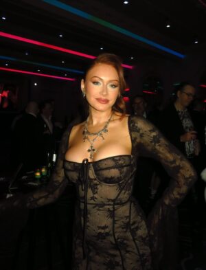 Elz The Witch Instagram - presented the award for Streamers Choice at the Golden Joystick Awards ✨🎙️🏆 thank you @goldenjoystickawards for having me ❤️ 

styled myself, the vibe was gothic/ adam’s family 😂🖤