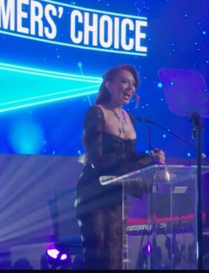 Elz The Witch Instagram - presented the award for Streamers Choice at the Golden Joystick Awards ✨🎙️🏆 thank you @goldenjoystickawards for having me ❤️
styled myself, the vibe was gothic/ adam’s family 😂🖤