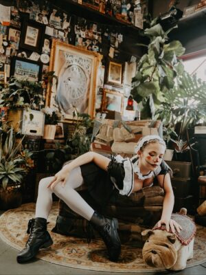 Emerald Gordon Wulf Instagram - I’m an open book
#contortionist #contortion #flexible #flexibility #halloween #costume #creepy #creepycute #circus #circuseverydamnday #cirque 
Do you find this scary?