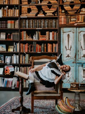 Emerald Gordon Wulf Instagram - I’m an open book
#contortionist #contortion #flexible #flexibility #halloween #costume #creepy #creepycute #circus #circuseverydamnday #cirque 
Do you find this scary?