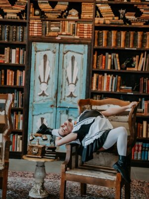 Emerald Gordon Wulf Instagram - I’m an open book
#contortionist #contortion #flexible #flexibility #halloween #costume #creepy #creepycute #circus #circuseverydamnday #cirque 
Do you find this scary?