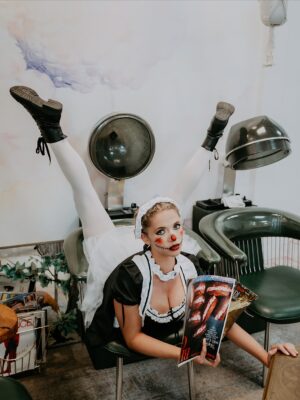 Emerald Gordon Wulf Instagram - I’m an open book
#contortionist #contortion #flexible #flexibility #halloween #costume #creepy #creepycute #circus #circuseverydamnday #cirque 
Do you find this scary?