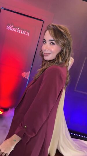 Emilia Ceballos Instagram - ¡Por trama NO es! 😍🫠 ¿Quién diría que detrás de esas caras tan dulces, se vienen personajes tan impactantes e intrigantes como los que veremos en #LaSustituta? 😨🔥 Compruébenlo ustedes mismos desde el miércoles 26 de noviembre a las 8:00 p.m.