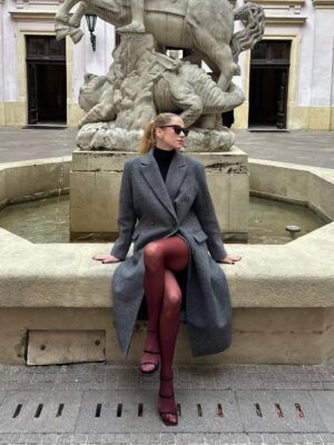 Emma Drobná Instagram - These tights might be called Invisible but YOU in them will never be 🖤😽 #invisibletights #Calzedonia @calzedonia