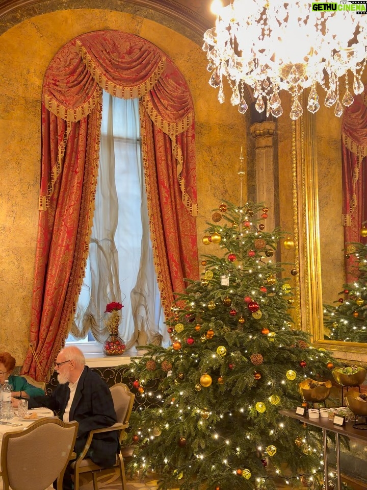 Endi Demneri - 10K Likes - That time of the year 🎄