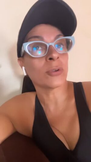 Endry Cardeño Instagram - Si tu no te metes en política … la política se mete contigo !