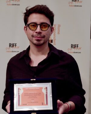 Endry Cardeño Instagram - Es un honor anunciar que Eva ha sido distinguida con el premio a Mejor Película LGBTIQ  en el RIFF: Rome Independent Film Festival en su edición XXIV.

Celebramos este reconocimiento al talento hondureño y colombiano que permitió darle vida a esta historia.