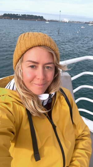 Enora Malagré Instagram - Ma Bretagne . N’être  heureuse pratiquement plus que là-bas . Chez moi . Respirer à nouveau pour pouvoir tenir jusqu’à mon  prochain séjour .  Rassembler tous mes souvenirs et m’en créer de nouveaux .  #bzh ♥️