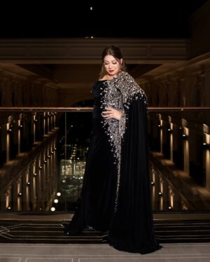 Entesar Instagram - من عرض فيلمي الجديد #جوازه_في_جنازه في مهرجان البحر الأحمر السينمائي جده 
@redseafilm 

Stylist @ziadalsaleh 
Dress @yoland_fashion_house 

Make up & Hair @hair.lab.ltd 
Diamond @joorydiamonds 

Photo & video @suhadalshimi