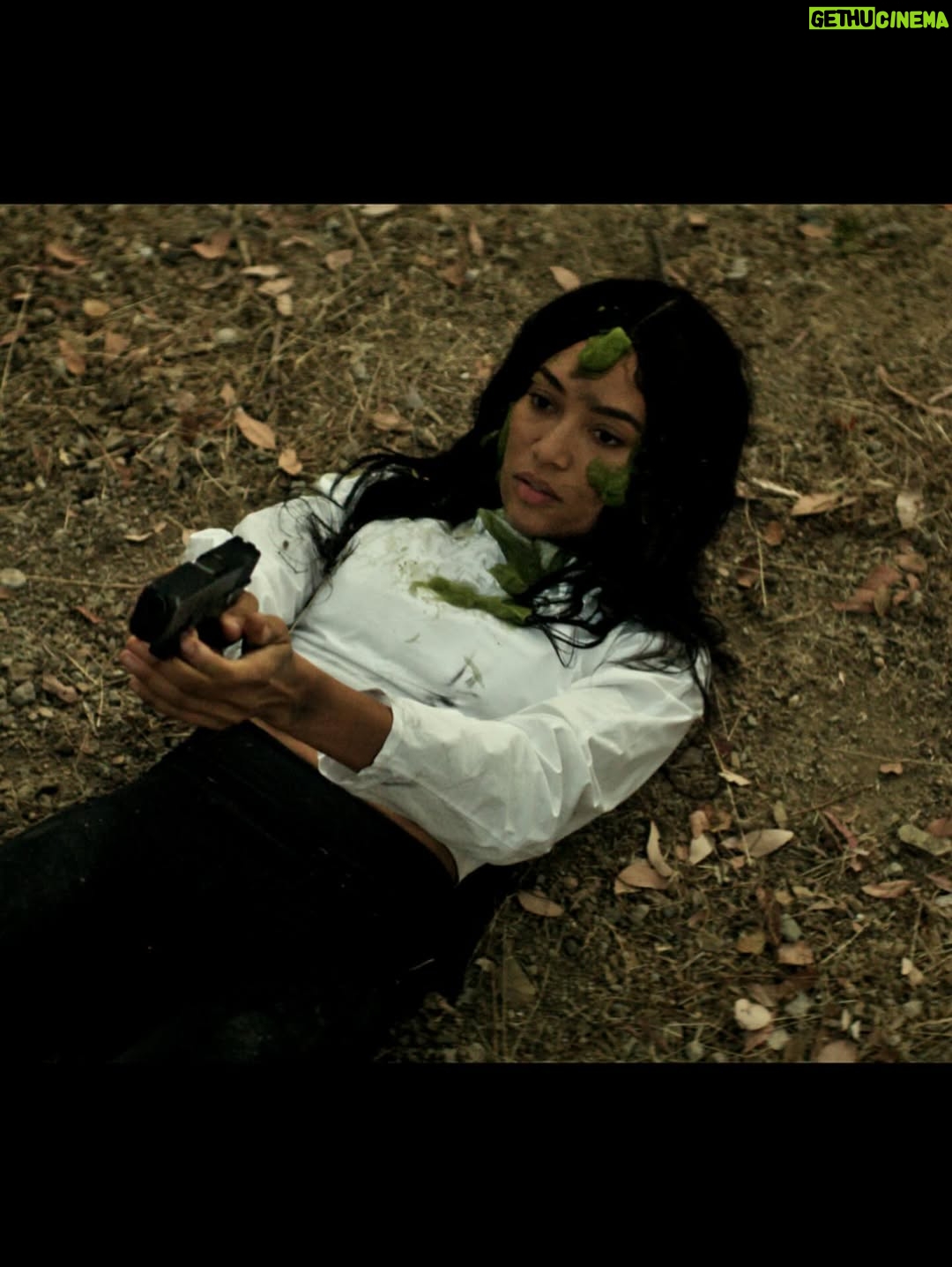 Erica Pinkett - 33.6K Likes - The aliens are feasting today! Watch #Run on @tubi streaming now starring @AnnieIlonzeh, @MarquesHouston, @EricaMena, @EricaPinkett @DrewSidora, @iamkenl, @claudiajordan, @ObbaBabatunde, @actorjensenatwood,
@TaymourGhazi , @JamieAlvarez_, @daniel_livinglife, @mrlincolnblake @ethansigrist @markholzum
Makeup by @iammiyahouston
Costume design by @earanequa 
Directed & Written by @chrisstokes1969
Produced by @marqueshouston @iamjuanitastokes
Music by @richthegxd #RUNonTubi #runthemovie