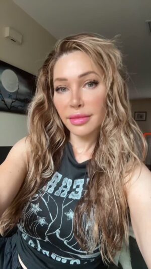 Erika Jordan Instagram - Let’s talk about brains! #psychology #Thursdaythoughts #brainscience #brain #study #interesting 🥸