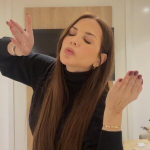 Erika Vélez Instagram - Metiéndole ganas, mientras se va la gripe 🫶🏼