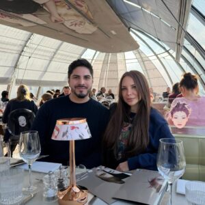 Erika Vélez Instagram - Y si con frío 🥶 pero feliz como diría un amigo, “con frío pero en Paris” ❤️🔥❤️🔥❤️🔥
