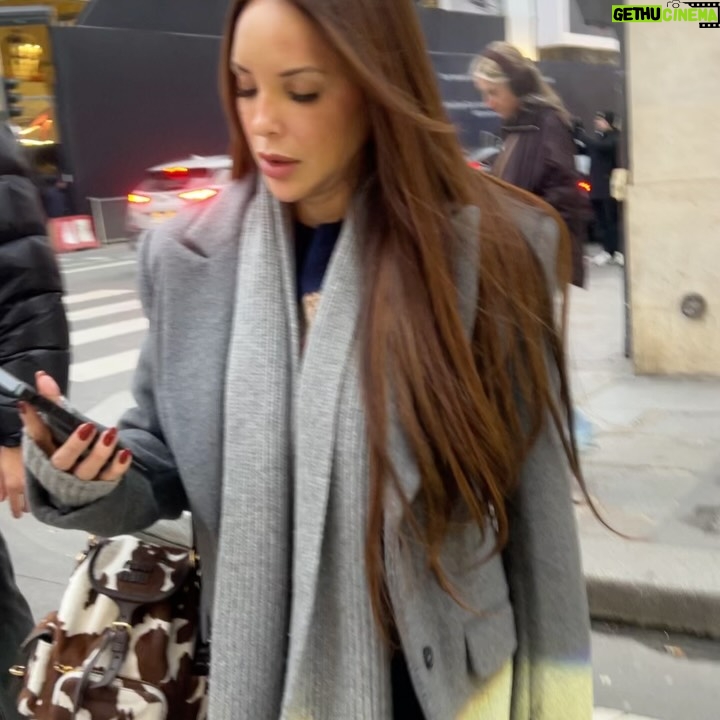 Erika Vélez - 67.9K Likes - Y si con frío 🥶 pero feliz como diría un amigo, “con frío pero en Paris” ❤️‍🔥❤️‍🔥❤️‍🔥