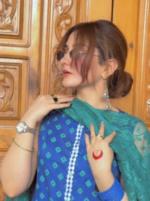 Esha Shah Instagram - اور کچھ رونقیں اپنی ذات سے ہوا کرتی ہیں 🫠