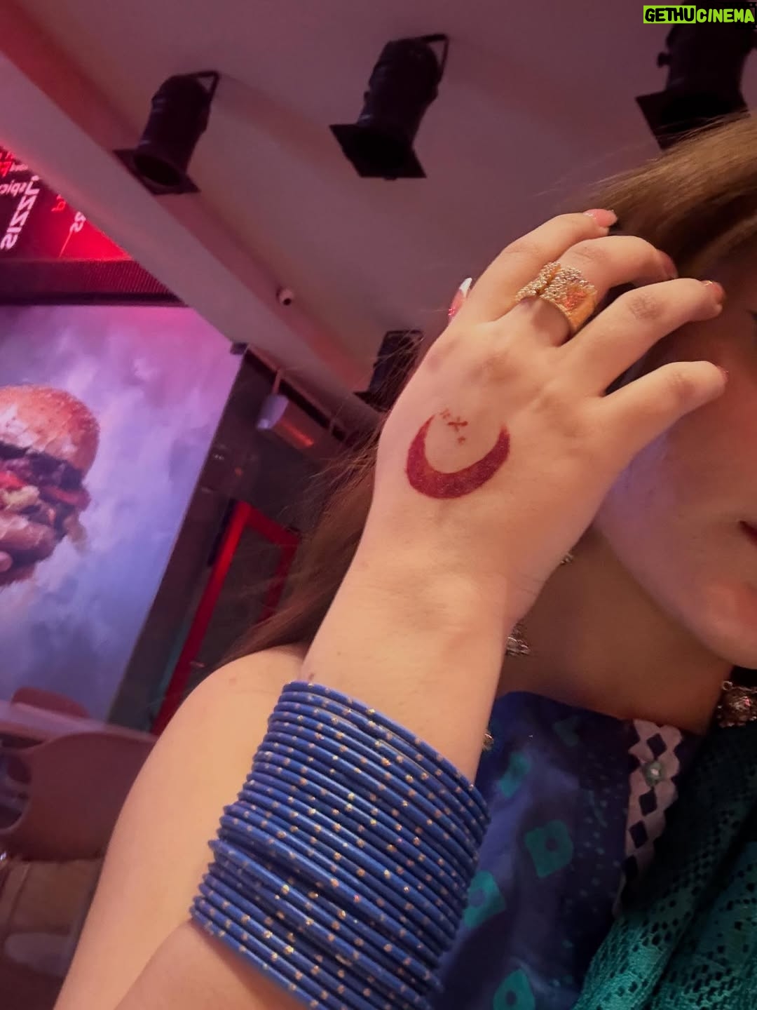 Esha Shah - 11.8K Likes - اور کچھ رونقیں اپنی ذات سے ہوا کرتی ہیں 🫠