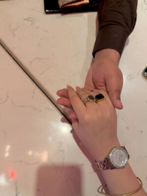 Esha Shah Instagram - اور کچھ رونقیں اپنی ذات سے ہوا کرتی ہیں 🫠
