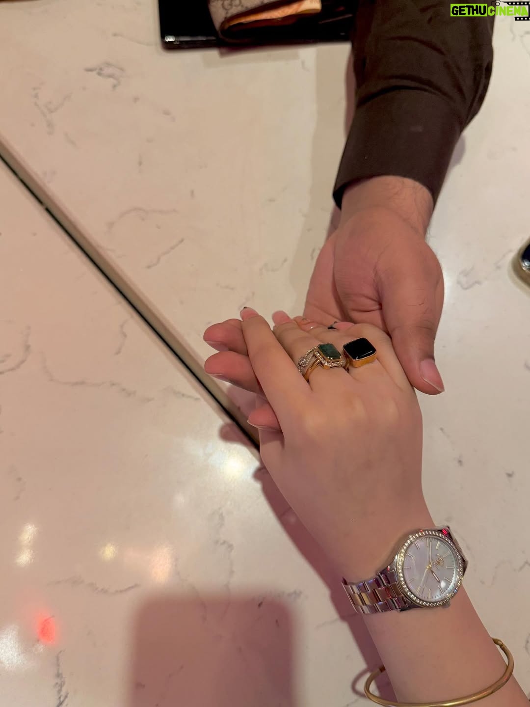 Esha Shah - 11.8K Likes - اور کچھ رونقیں اپنی ذات سے ہوا کرتی ہیں 🫠