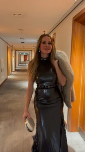 Esmeralda Moya Instagram - Pronto os cuento cosas… 🇩🇪
¿Os gusta el vestido?
Es de @rosa_clara #cesion