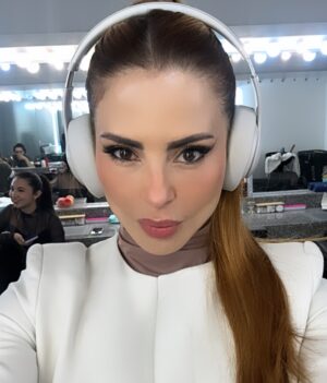 Estefanía Gómez Instagram - Día de 🎬🎥🎼
#betty