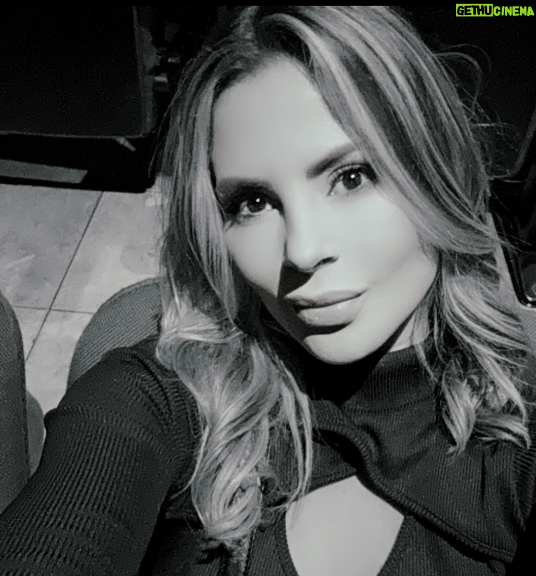 Estefanía Gómez - 2.1K Likes - Pienso, luego existo.🫀