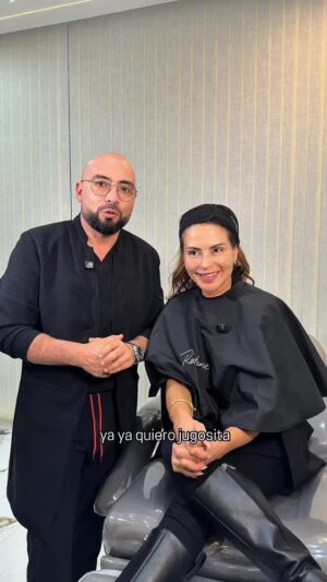 Estefanía Gómez Instagram - ✨ Rejuvenecimiento facial con @estefigomez11 ✨
Hoy acompañamos a Estefanía en un tratamiento diseñado para devolverle frescura y calidad a su piel 💆♀️💉
Realizamos un rejuvenecimiento facial con Sculptra Skinbooster, una combinación ideal para estimular colágeno, mejorar la textura y lograr un aspecto más luminoso y natural.
Resultados progresivos, piel más firme y un glow que se nota ✨
¿Quieres saber si este tratamiento es para ti? Escríbenos y agenda tu valoración 💬