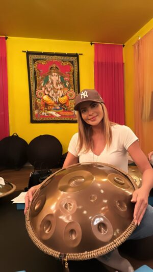 Estefanía Gómez Instagram - En este instante no busco perfección, busco presencia, conexión.
Mi alma sonríe por qué sabe que está donde tiene que estar.
#cumpliendosueños