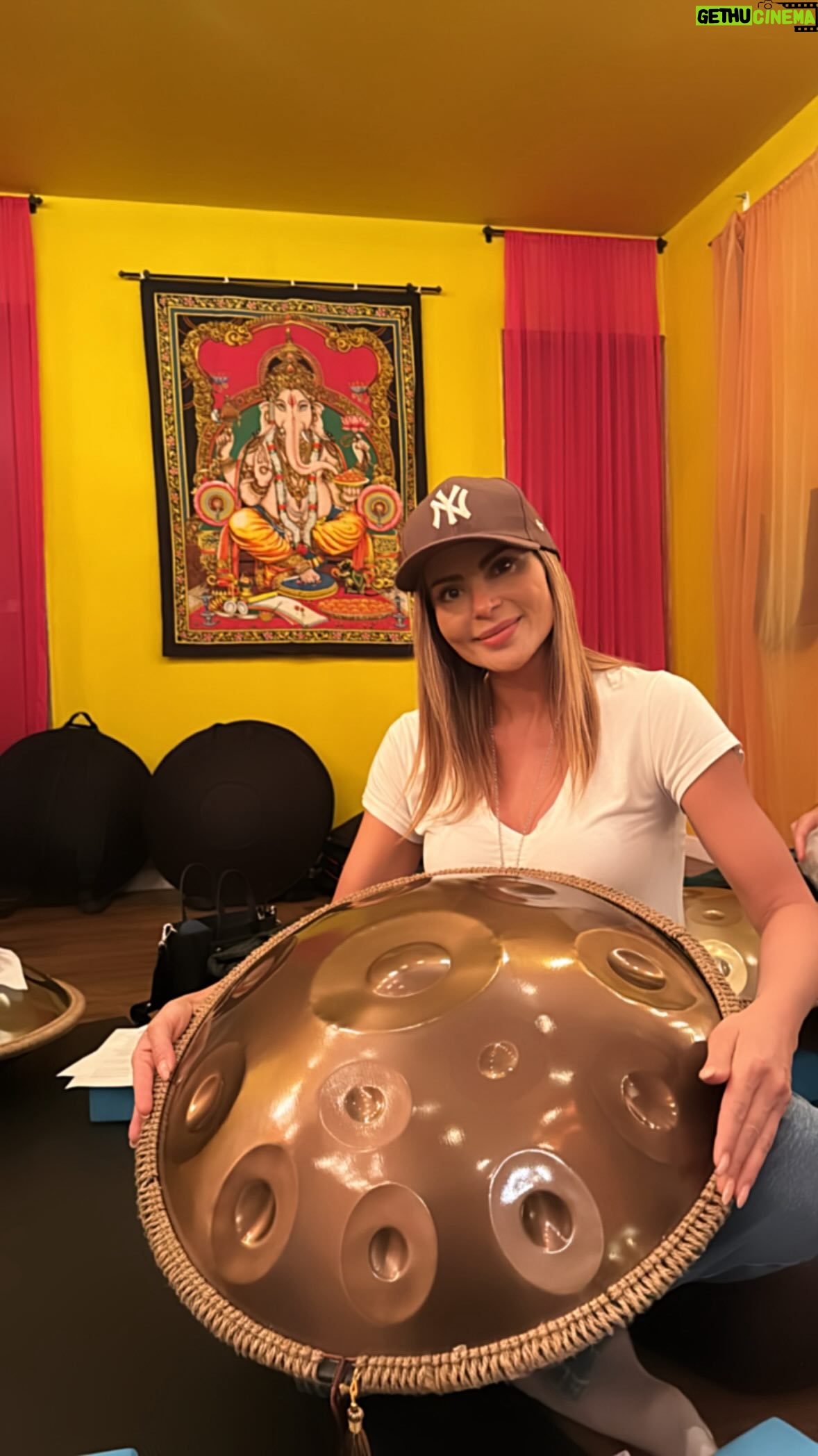 Estefanía Gómez - 818 Likes - En este instante no busco perfección, busco presencia, conexión.
Mi alma sonríe por qué sabe que está donde tiene que estar.
#cumpliendosueños