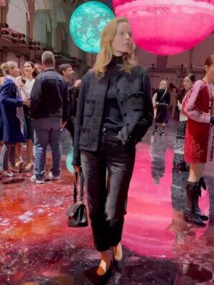 Eva Herzigová Instagram - “Le Chanel of the Future” absolutely deliscious, so fresh and alive.  Thank you @matthieu_blazy @chanelofficial ❤️

My beauty team @tiinaroivainen @alessandrorebecchi @zzotalents @clementlomellini