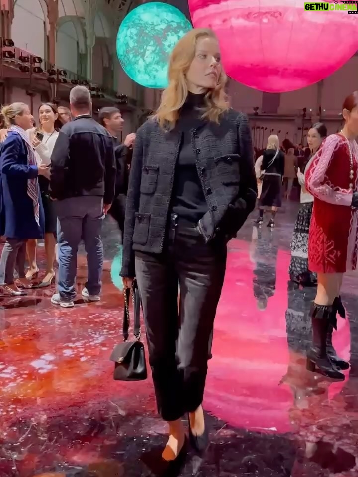 Eva Herzigová - 6K Likes - “Le Chanel of the Future” absolutely deliscious, so fresh and alive.  Thank you @matthieu_blazy @chanelofficial ❤️

My beauty team @tiinaroivainen @alessandrorebecchi @zzotalents @clementlomellini