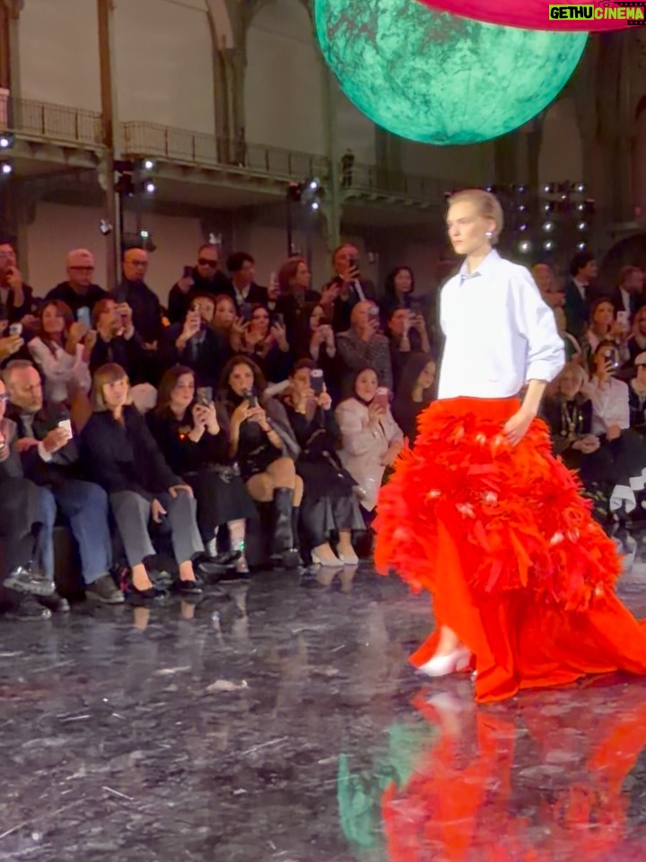 Eva Herzigová - 6K Likes - “Le Chanel of the Future” absolutely deliscious, so fresh and alive.  Thank you @matthieu_blazy @chanelofficial ❤️

My beauty team @tiinaroivainen @alessandrorebecchi @zzotalents @clementlomellini