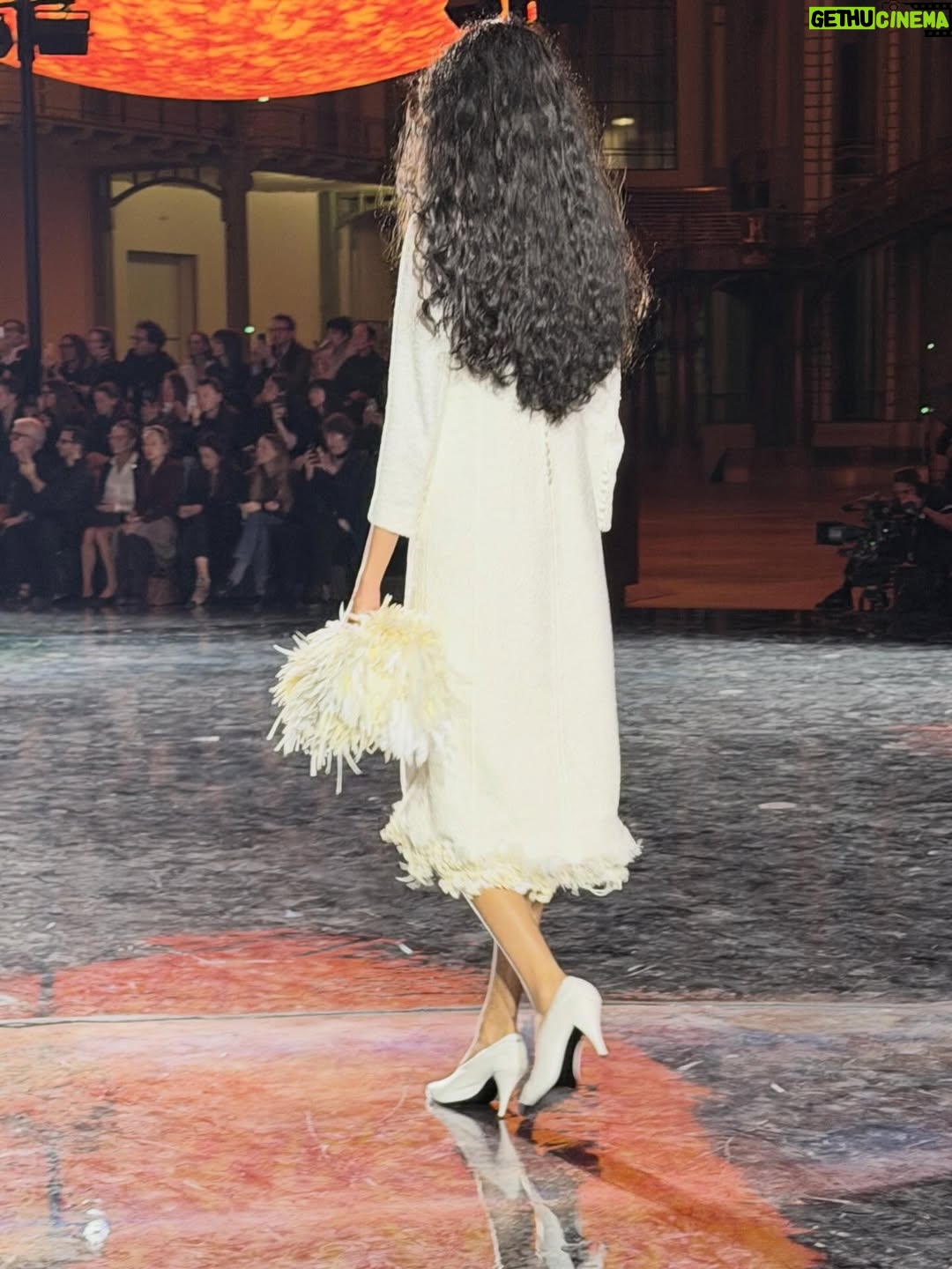 Eva Herzigová - 6K Likes - “Le Chanel of the Future” absolutely deliscious, so fresh and alive.  Thank you @matthieu_blazy @chanelofficial ❤️

My beauty team @tiinaroivainen @alessandrorebecchi @zzotalents @clementlomellini