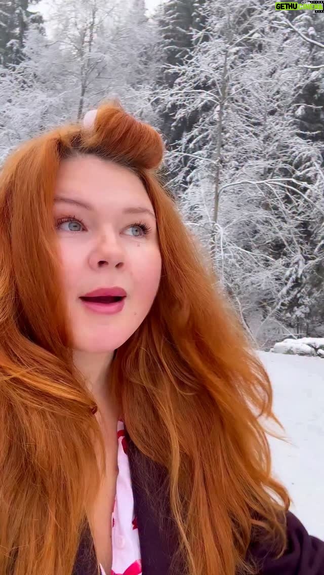 Eva Kramerová - 24.5K Likes - ✨Neboj sa byť výnimočná ako slivka v kapustnici😂
Všetky outfity na vianočnú firemku mám  z @lindexofficial 🎀