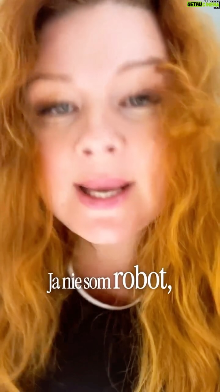 Eva Kramerová - 8.9K Likes - NIE SOM ROBOT ! 🤖😂✨ a už nech sa ma to nikto nepýta ! 💖😂🌸 love you divas