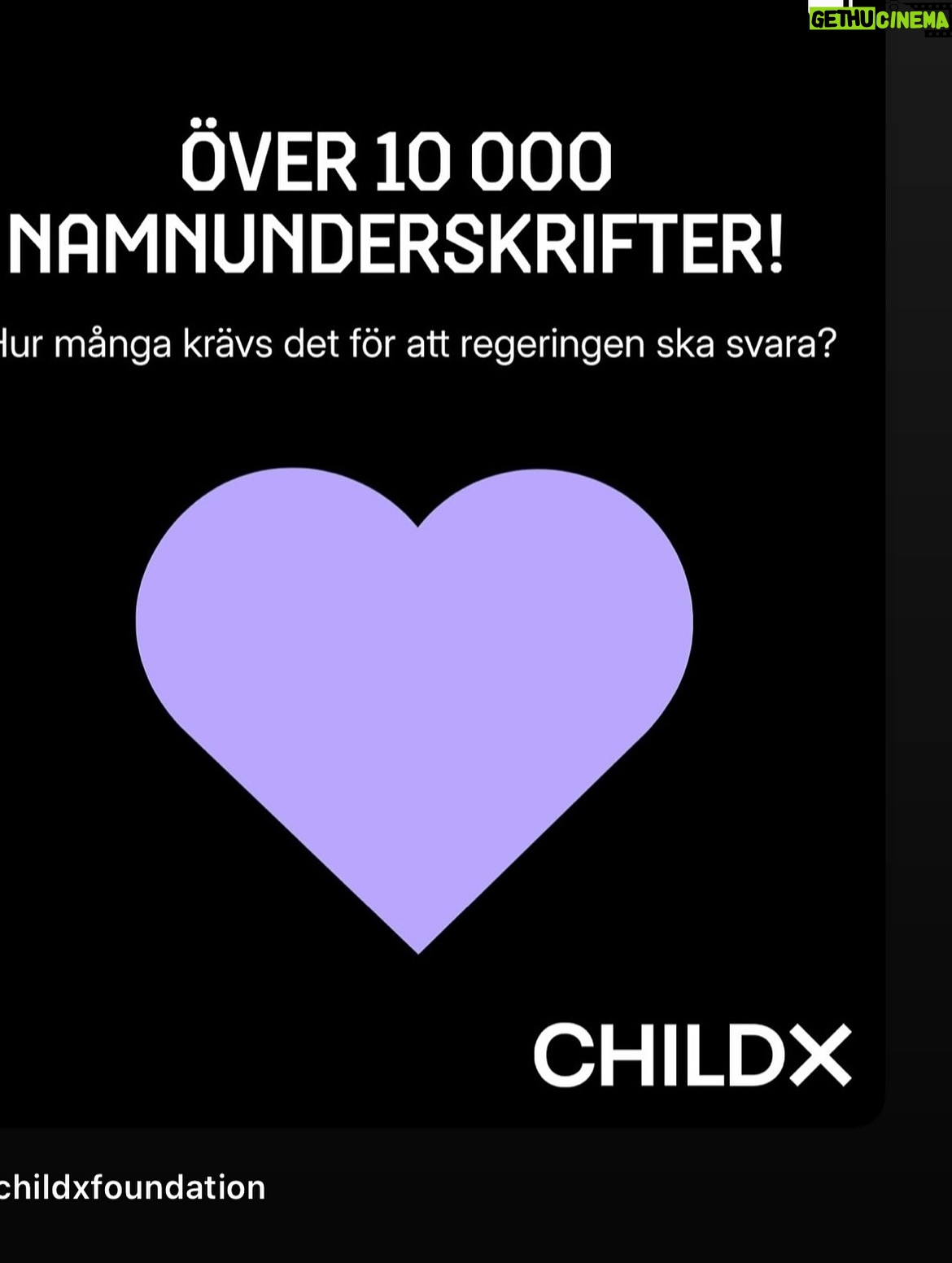 Eva Röse - 6.2K Likes - Måndag. Tänker på veckan som gick.
Allt man gör. Livet.
Lunch med Talmannen i Riksdagen. Exklusivt samtal om viktiga saker. Upplyft.. Intim middag med ikonen Isabella Rosselini i regi av Filmfestivalen. Inspirerad. Firade älskad vän som fyllde 40. Lycklig. Jubileum med ljuvliga kollegor som läser in ljudböcker. Livlig. Begravde en älskad älskad vän alldeles i helvete för tidigt. Förkrossad. Hämtade tröst i naturen med en av pojkarna. Mjuk. Polisanmälde storbolag och skapade rubriker tillsammans med livsviktiga organisationen ChildX. Eldad. Var på Tutancamon utställning med VR. Tveksam. Landade i skrivarlyan för att tänka i tystnad. Tacksam. Men grundledsen för förlusten av Lisa. Tänker på alla som förlorar sina älskade. Föräldrar,barn,familj. Tänder ljus. Tar sats för denna vecka. 🕯️❤️(Vad gör ni?) @sveriges_riksdag @talman.andreas.norlen @isabellarossellini @stockholmfilmfestival @broomeemma @idaanderssooon @lisaknappjohnson @childxfoundation #bonnieraudio @hallgrenfrida @mirja_turestedt @millhagenlivia @ellenjelinek @albertbonniersforlag