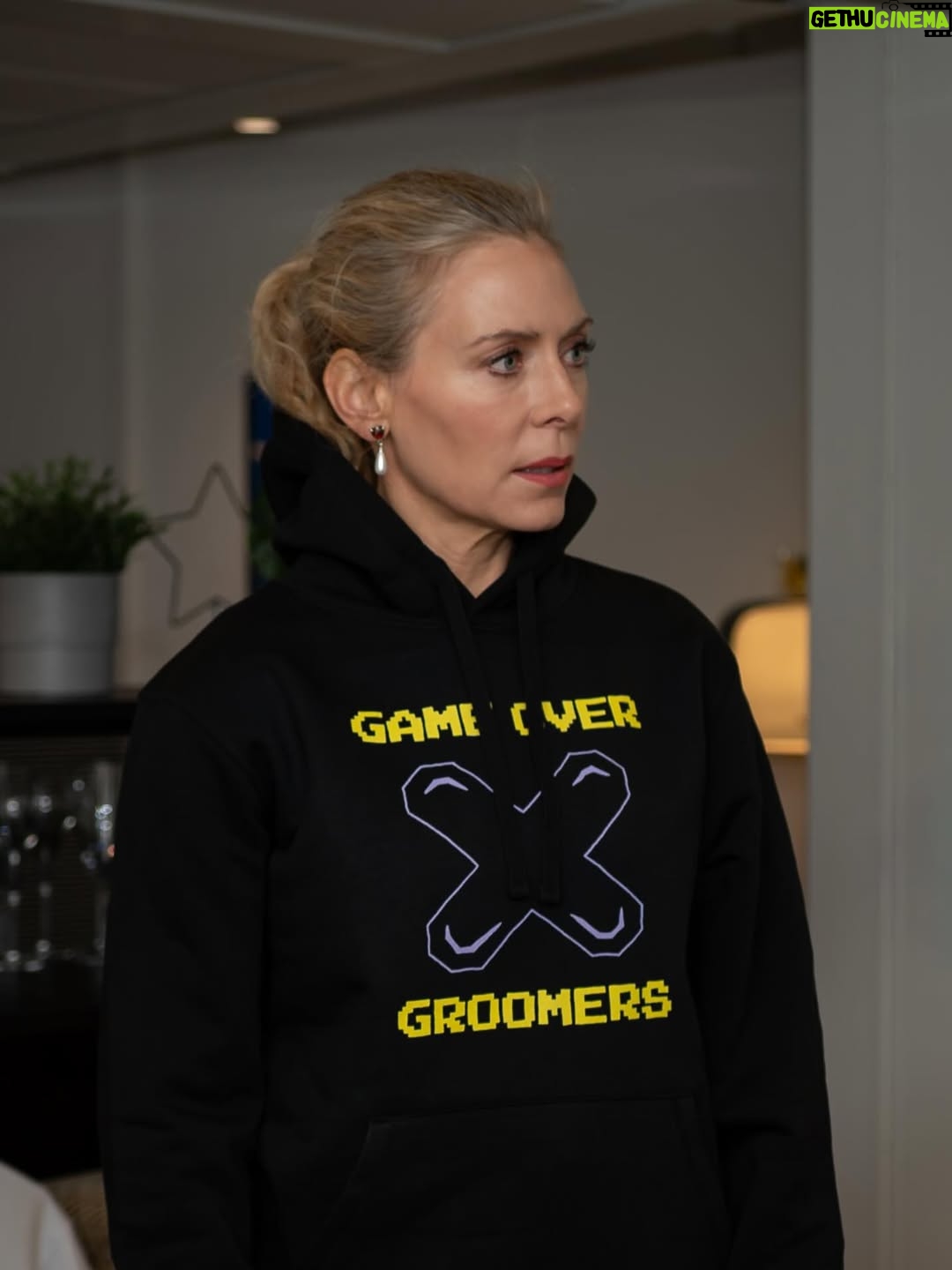 Eva Röse - 8.4K Likes - Så. Vi kämpar på och ger och aldrig. Stora saker i görningen folks . Men vi behöver er hjälp!

Vi är  700  underskrifter från att nå 20 000 namnunderskrifter för att stoppa sajter som normaliserar eller möjliggör övergrepp mot barn och det är en gräns som visar regeringen att tusentals svenskar kräver förändring!

När ChildX polisanmälde försäljningen av barnliknande s*xdockor tvingades Amazon att backa. Men inte för att svensk lag skyddar barn utan för att vi skapade opinion.

Nu rapporterar allt fler internationella medier om att Sverige tillåter produkter som normaliserar sexuella övergrepp mot barn. 
Trycket ökar. Regeringen pressas - och NU har justitieminister Gunnar Strömmer kallat oss till möte. Men ett möte räcker inte. Det krävs handling och det krävs nu.

Med din hjälp kommer vi över den sista tröskeln! 
Dela uppropet vidare så att vi tillsammans kan lämna över 20 000 höjda röster på mötet med justitieministern nu på

”Barns kroppas är inte till salu. Varken som s*xdockor eller i verkligheten. Jag står med ChildX och kräver att regeringen agerar omedelbart för att stoppa tillgången till plattformar som möjliggör, marknadsför eller normaliserar sexuella övergrepp på barn. Ett enda namn kan avgöra om politiken väljer att agera eller låta barnen vänta. Tillsammans når vi 20 000 namn!” Lägger länk i bio också!

👉 Agera med oss idag - för att barns kroppar aldrig ska vara till salu! 
https://enkat.typeform.com/to/fY5kvMOP?typeform-source=childx.se