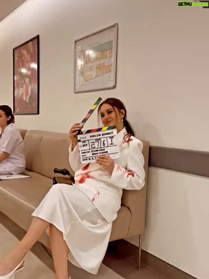Evrim Alasya - 43.4K Likes - Nerede kalmıştık… #kizilcikşerbeti #set 
Sezon 4
