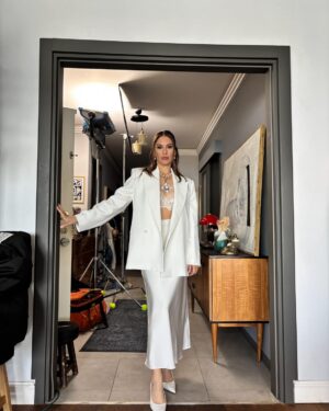 Evrim Alasya Instagram - Styling by @eezoayaz🤍