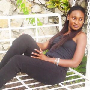 Fabienne Colas Instagram - Ah that pic! Back in da days 😀 in #Haiti 

What do you miss more about Haiti (back then)? 

Pour moi c'est le chaud soleil et le plaisir de me baigner dans la rivière à la campagne... tankou nan fim "Bouki nan Paradi" a 🫣. 

#Ayiti #haiticherie #lakayselakay