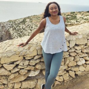 Fabienne Colas Instagram - Ça vous arrive d'apprécier un moment calme, seule, où vous pouvez enfin écouter le son du silence? 

J'ai pu le faire récemment, sous lr chaud soleil de Malte, le plus petit pays de l'Europe, qui a une riche histoire et une inspirante culture! 

Rester loin de l'action pour mieux se retrouver et réflechir, même pour un court moment: un vrai privilège dans un monde où tout va si vite... ça m'inspire. Et ensuite je suis prête à enchainer 15 heures de travail (I looove my job)! 

Et vous, quel est votre moment zen préféré?

#beauxsouvenirs #throwbackpic #inspiration #travelingram #travel #travellingthroughtheworld #memories #sunshine #sunnyday