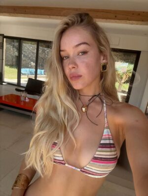 Faith Schroder Instagram - Welcome to Saint Tropez🤍🌅🧴🐚