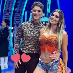 Faloon Larraguibel Instagram - Mi amor, quiero que sepas que estoy demasiado orgullosa de ti. Entraste a una disciplina que no era tu mundo, empezaste desde cero, y aun así lo diste todo con una entrega que emociona. Tu crecimiento fue enorme, se notó en cada paso y en cada día que te levantaste a intentarlo otra vez.

Y no, no perdiste nada. Al contrario: ganaste experiencia, disciplina, carácter, y una versión tuya más fuerte y más segura. Eso vale muchísimo más que cualquier resultado.

De verdad admiro tu fuerza, tu constancia y tu capacidad de superarte.
Te amo y estoy contigo en cada desafío que venga.❤️ @raicerdahelfmann  #fiebredebaile