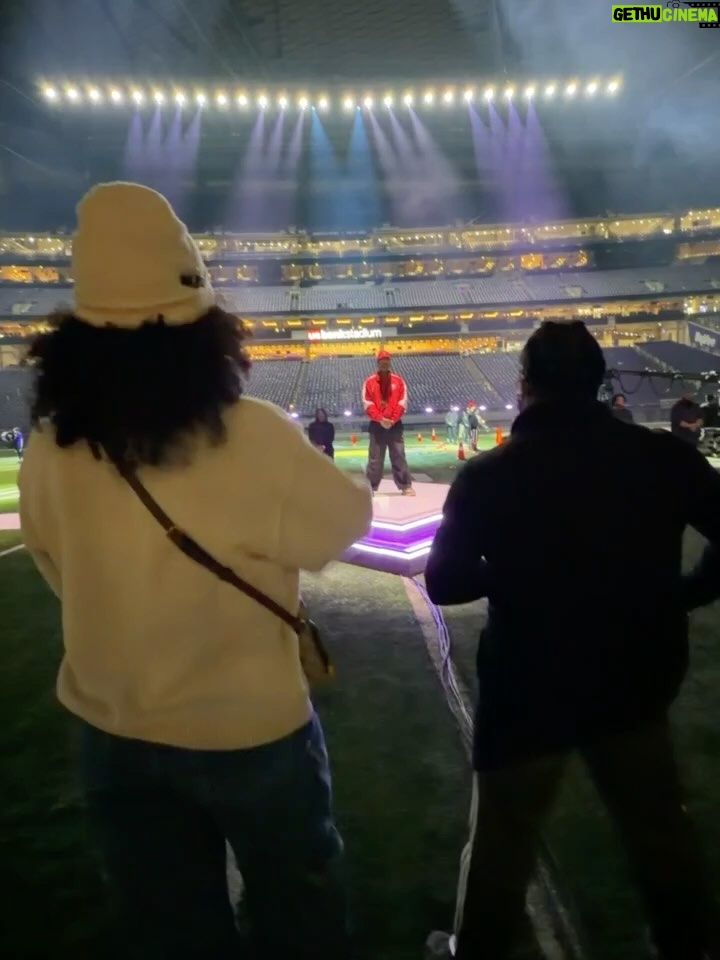 Fatima Robinson - 2.8K Likes - Had a pleasure of spending Christmas with @snoopdogg doing what I love with the best team ever 

@iamdjdubz @iamtiarivera @tianatoday @tallielb @jessecollinsent @dionnenicoleharmon @alrudzinski 

Dancers @quaranbranker @eriquemitchell @kendallgilbert @meercolon @rageyrage_ @thisisdarrylkeith  @mvcheerleaders 

Conductor @jimek._

Drummer boy @timothyfletcher_