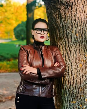Fatima Zahra Bennacer Instagram - 🍂🤎
Total Look by @taouab_bk